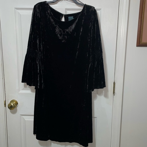 Gabby Skye Dresses & Skirts - Ladies black dress